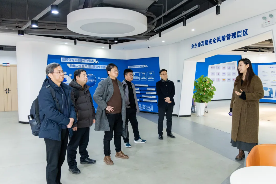 聚勢(shì)謀遠(yuǎn) 智護(hù)安全 | 湖北硬石科技高層蒞臨鑫安利安環(huán)家考察交流，共繪協(xié)同發(fā)展新藍(lán)圖